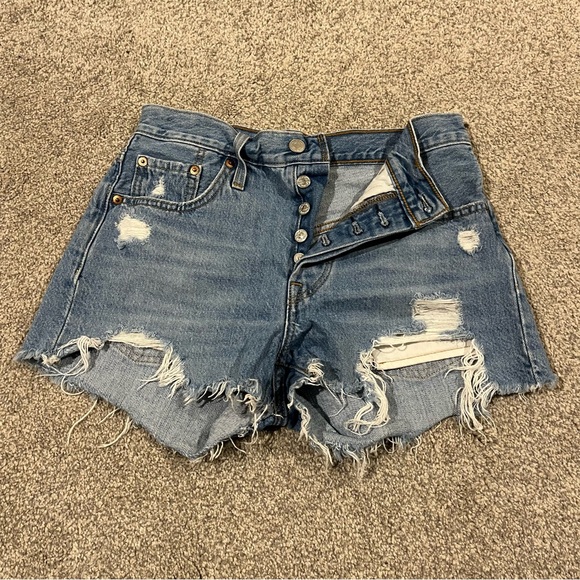 Women’s Levi’s 501 Shorts - Picture 3 of 4